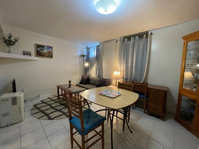 Photo - 56 Hobson St