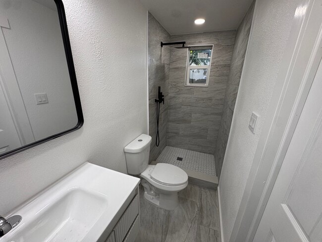Baño principal - 2429 Sandy Ln