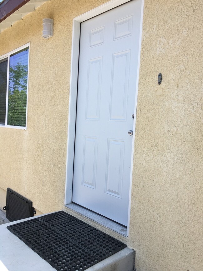 Building Photo - 21428 Meyler St Unit A