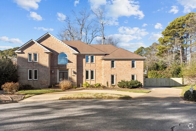 Building Photo - Stunning 5-Bedroom Home in Virginia Beach ...