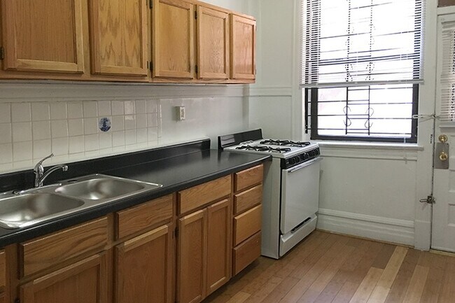 Photo - 5401-5403 S. Woodlawn Avenue