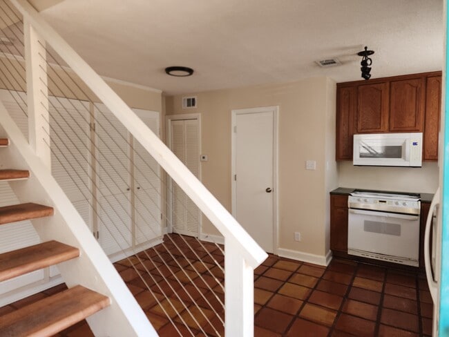 Photo - 25 W Perry Ln Townhome