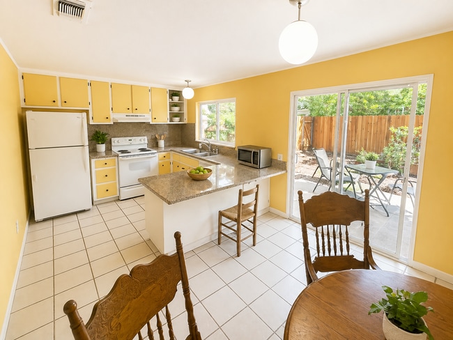 1536 Drake Dr
