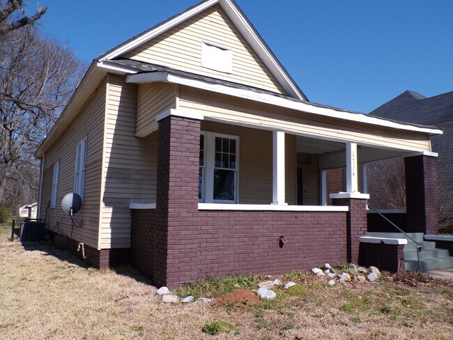 Photo - 1734 Lee Ave SW