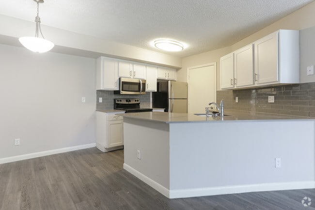 2 BR, 2 BA Full Renovation - Centro at Davie Apartments
