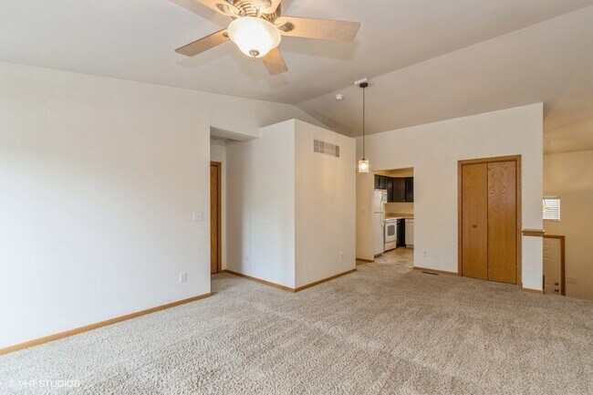 Photo - 140 Jefferson Ln