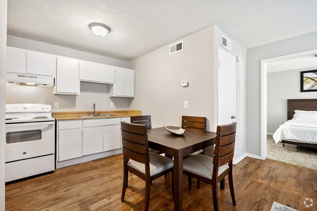 1BR, 1BA - 540SF - Kitchen