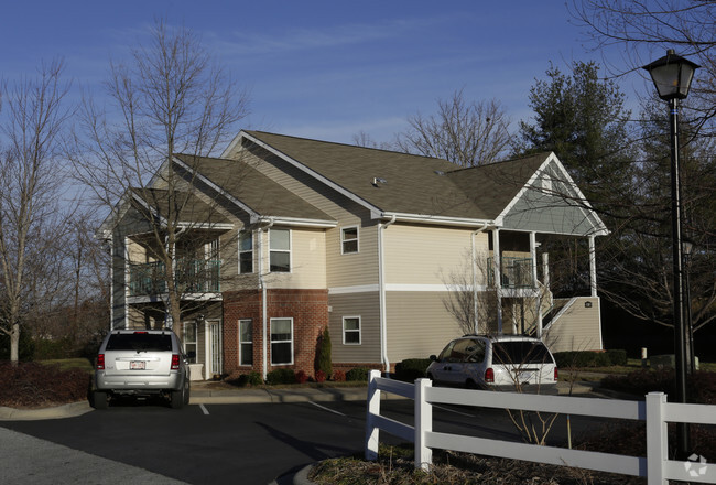 Highland View - Highland View Apartments