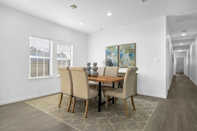 Photo - 304 Milby St