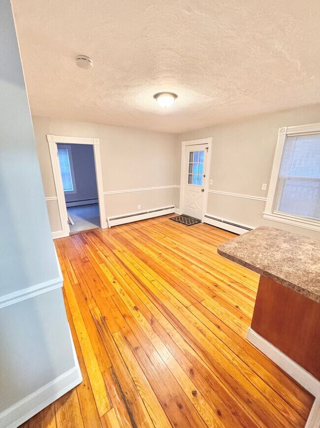 Photo - 7-9 Spring Street Unidad 7 Spring 1