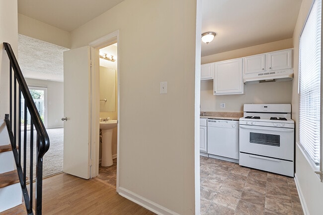Blue Ridge Crossing Apartments & Townhomes