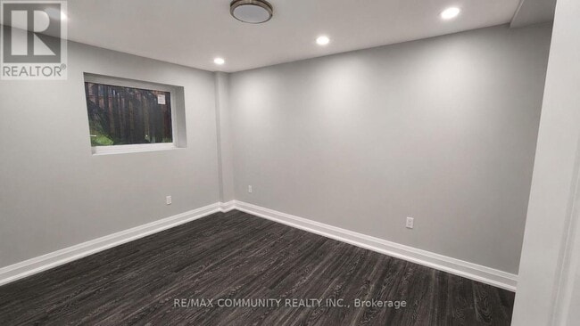 Photo - 2364 Dobbinton St