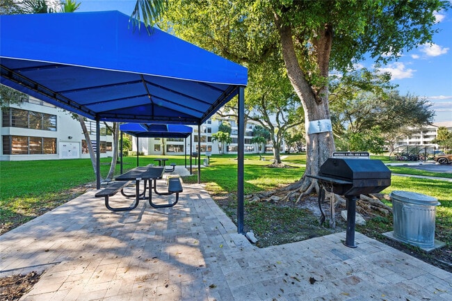 Photo - 1715 Whitehall Dr Unidad 105