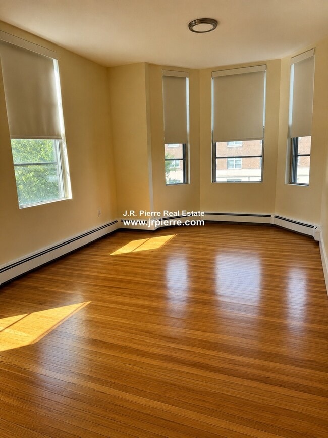 Photo - 394 Broadway Unidad 2