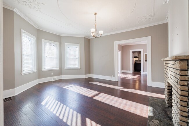 Living Room - 19 Upton Park Unit 1