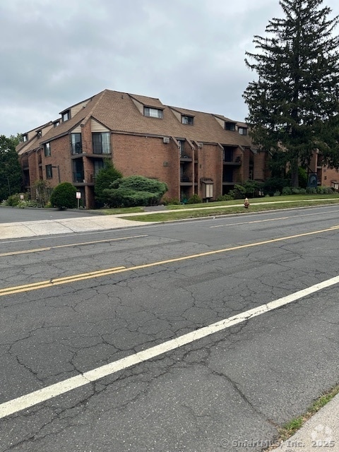 Building Photo - 42 N Main St Unit APT 61
