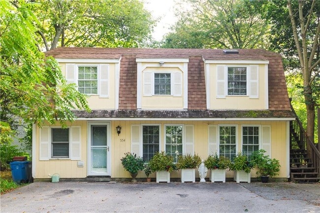 Building Photo - 554 E Main Rd Rental