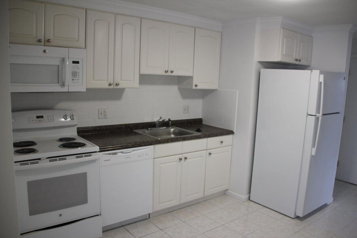 2 Bed 1 Bath available 9/1 - 2 Bed 1 Bath available 9/1