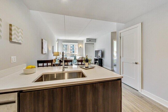 Photo - 1 bedroom in Chicago IL 60610 Unit 413