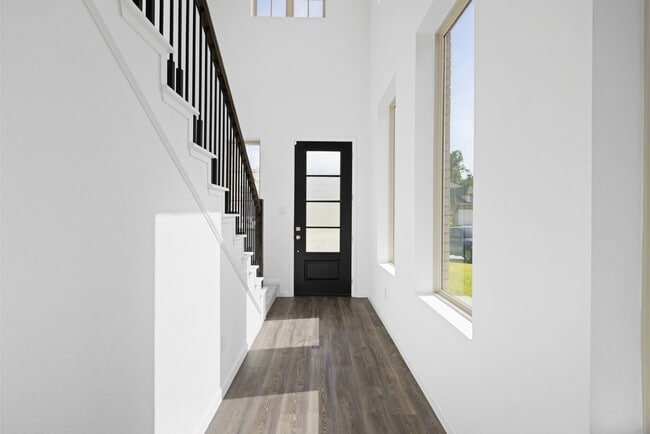 Photo - 4914 Chester Lk Ln