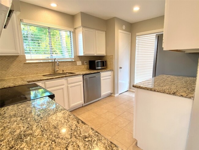 Photo - 2531 Bisontine St