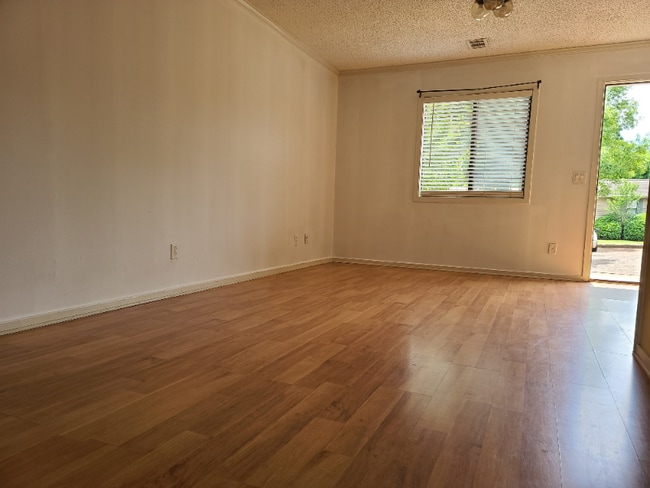 Photo - 10 Canterbury Ct