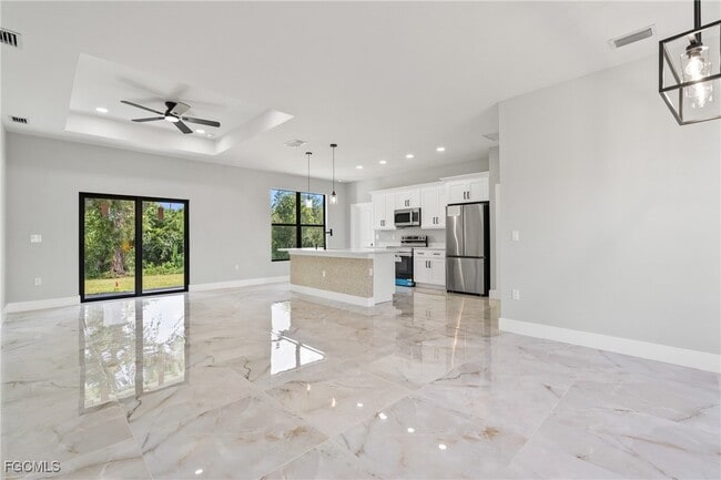 Photo - 907 W 9th St