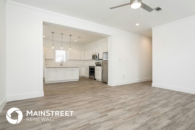 Photo - 3830 Holmes St