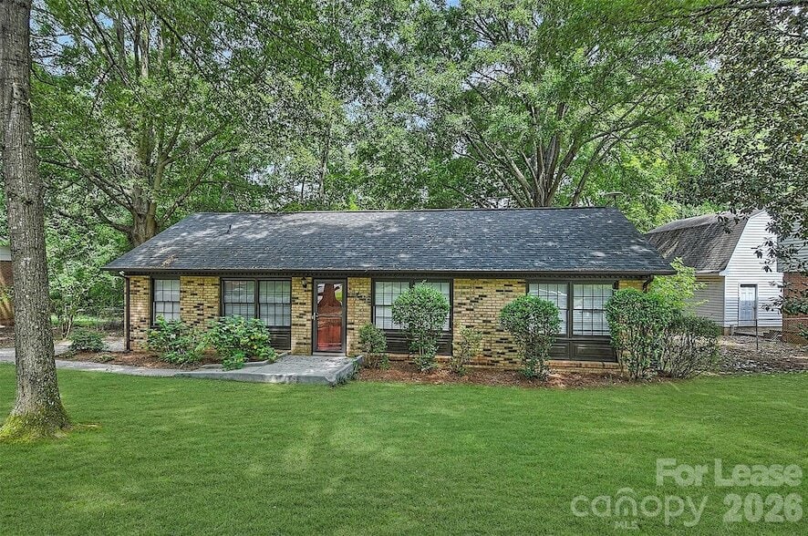 Photo - 218 Clearbrook Rd