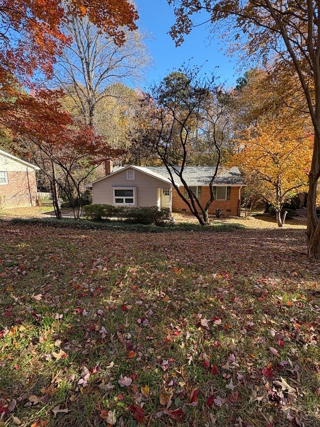 Building Photo - 3 bedroom/ 2 bathroom Newly renovated single family house