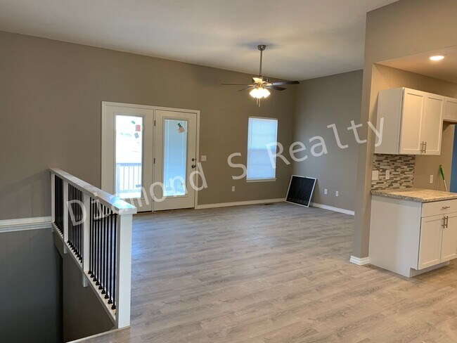 Photo - 5 Bedroom Home Located in Ozark!