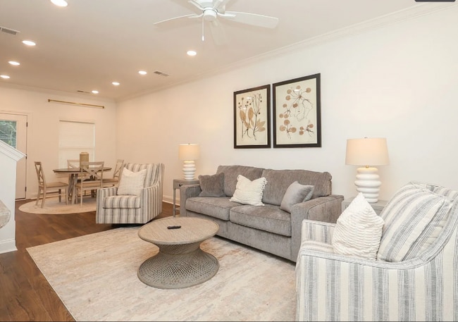 Photo - 511 Rosewood Ln