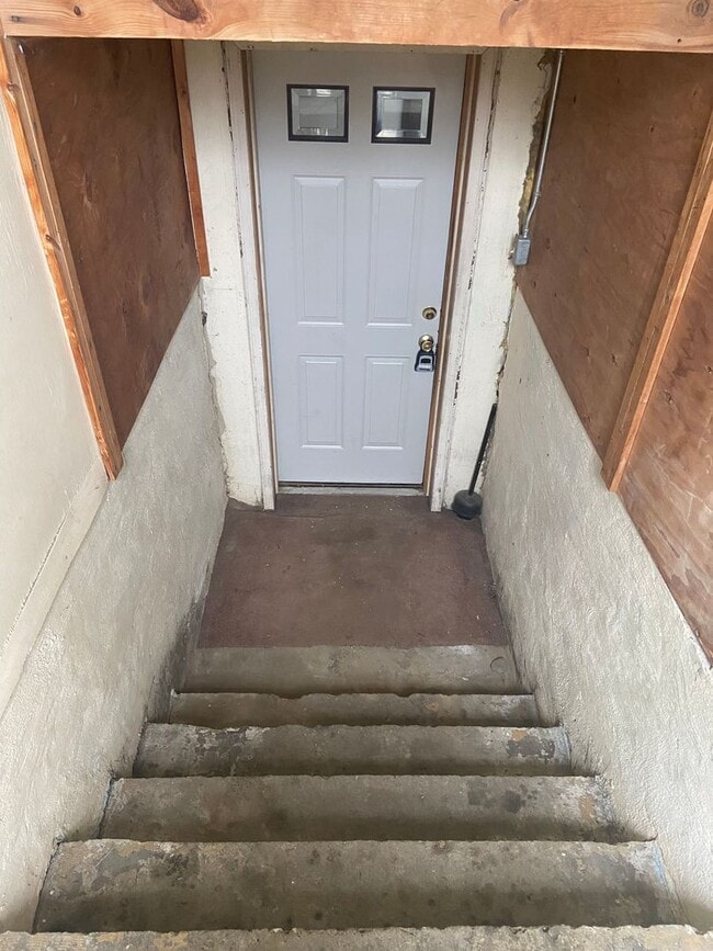 Photo - Cute 1 bed, 1 bath apartment in town for rent! No Pets/No Smoking Unit #6