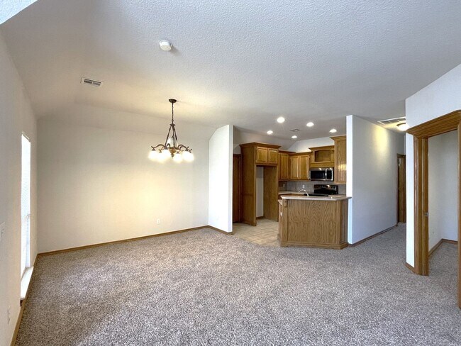 Photo - De Santiago Duplex ~ B (NMU) Unit 4616 Loch Ln