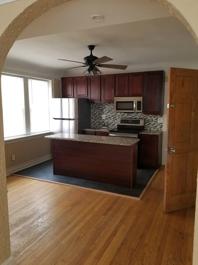 Photo - 2331 S Lombard Ave Unit 2