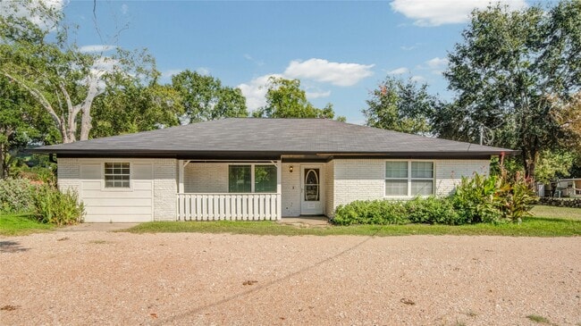 Building Photo - 25203 Lakeview Rd Rental