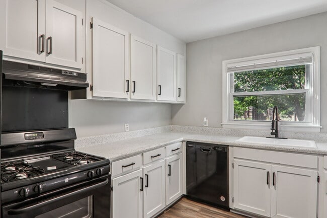 Building Photo - Park Square