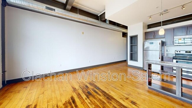 Building Photo - 101 E. Sixth St. Unit 604