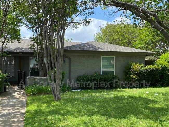 Building Photo - 801 Irwin Dr
