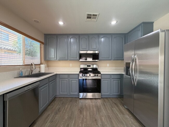 Photo - SPACIOUS SINGLE STORY HOME IN SOUTHERN HIGHLANDS WITH NEW KITCHEN APPLIANCES