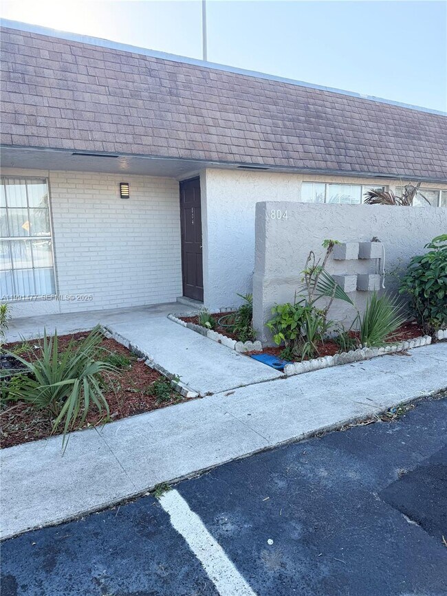 Photo - 804 SW 73rd Ave Unidad 12