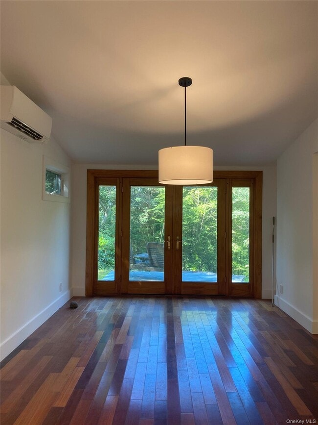 Photo - 98 Travis Corners Rd