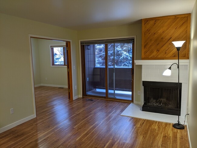 Building Photo - 10270 Jamestown Dr Unit C