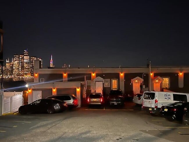 Building Photo - 812 Palisade Ave Unit 3