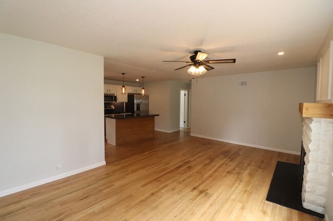 Photo - 210 W Vine St