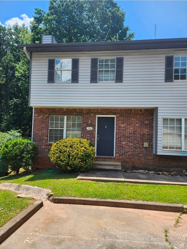 Building Photo - 2930 spruce circle