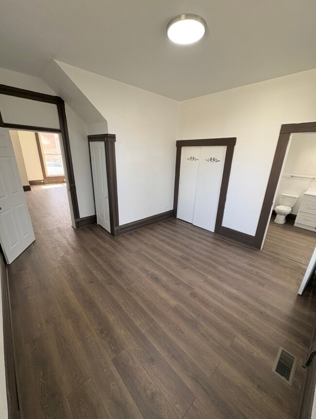 Photo - 253 W Morrison St