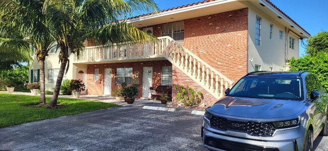 Photo - 5240 NE 14th Way Unit 5