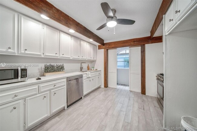 Photo - 320 W 55th St