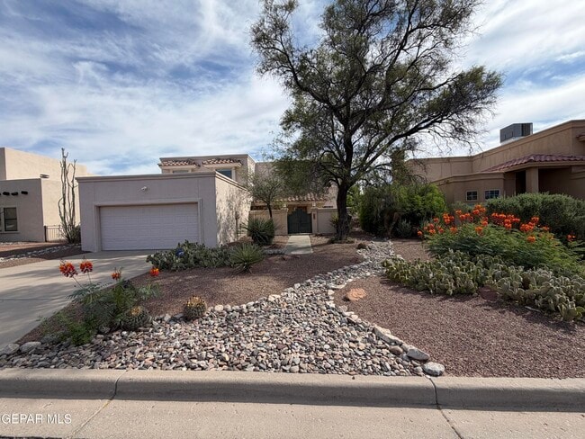 Photo - 320 Ave Mirador